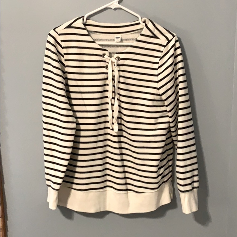Old Navy black & white striped sweatshirt sz M